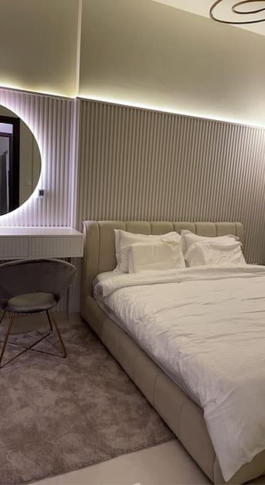 Apartamento New Luxury Modern Canal View. Dubái Exterior foto