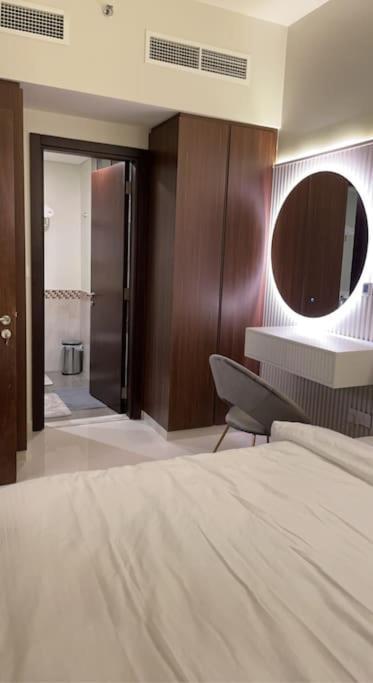 Apartamento New Luxury Modern Canal View. Dubái Exterior foto